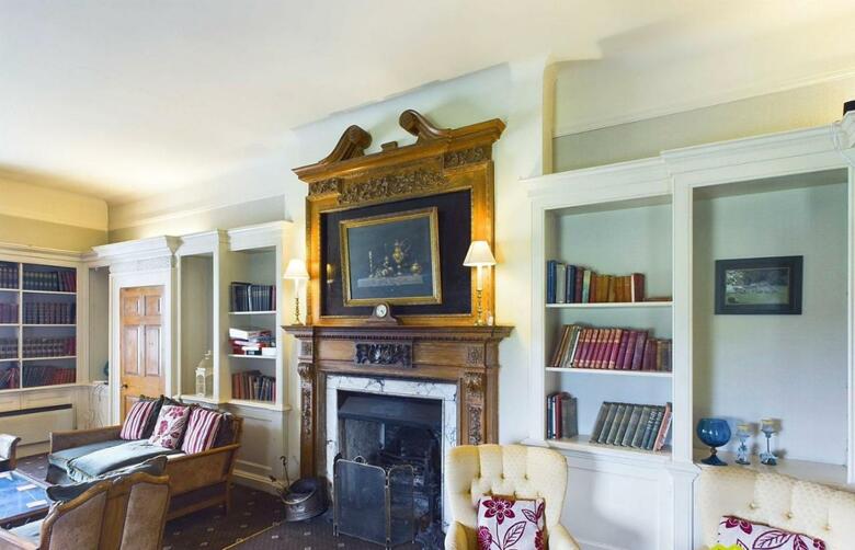 Rowley Manor Hotel