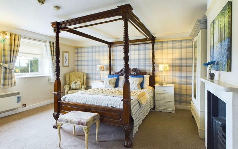 Rowley Manor Hotel