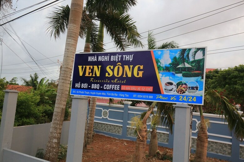 Ven Song Riverside Hotel