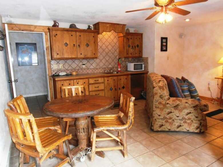 Country Club�homes