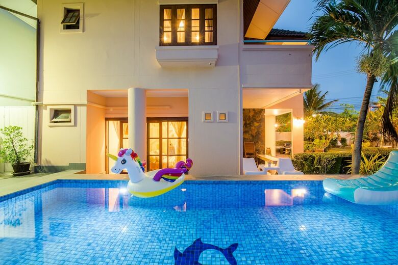 The Queen Park Beach Pool Villa