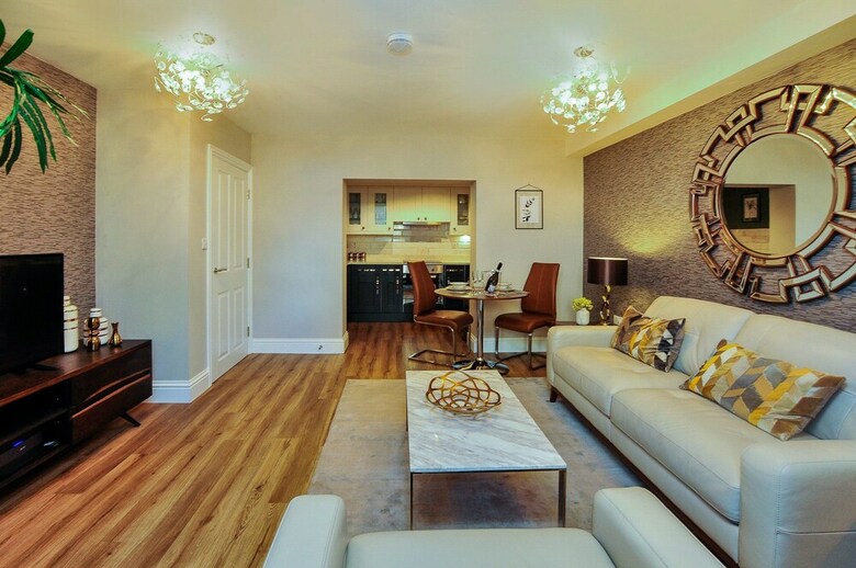 Apartment 8 Bluebridge Court