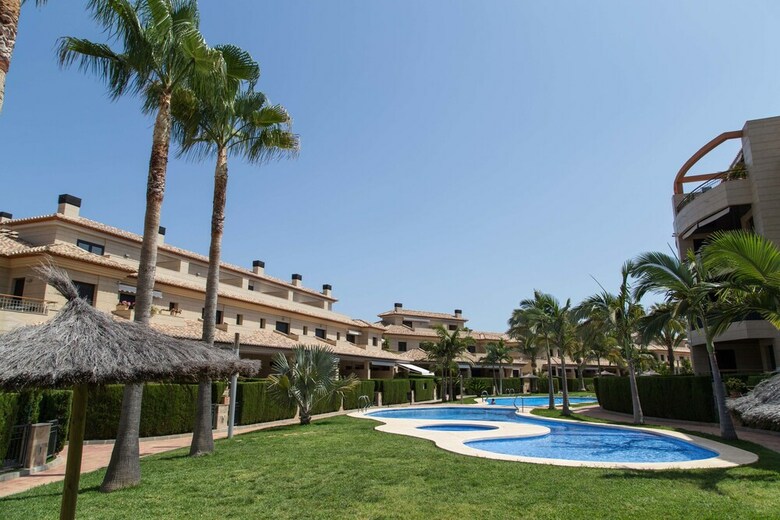 Lujoso Apartamento Con Piscina Interior