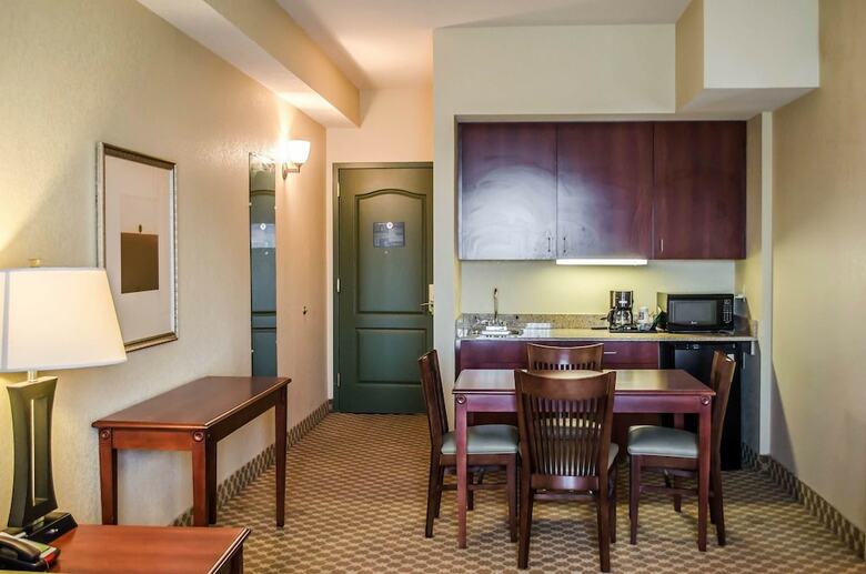 Hotel Comfort Inn & Suites Mobile Near Eastern Shore Centre