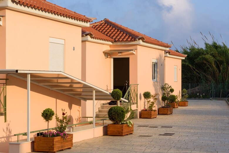 �artemis, Villa With Pool 250m To The Beach