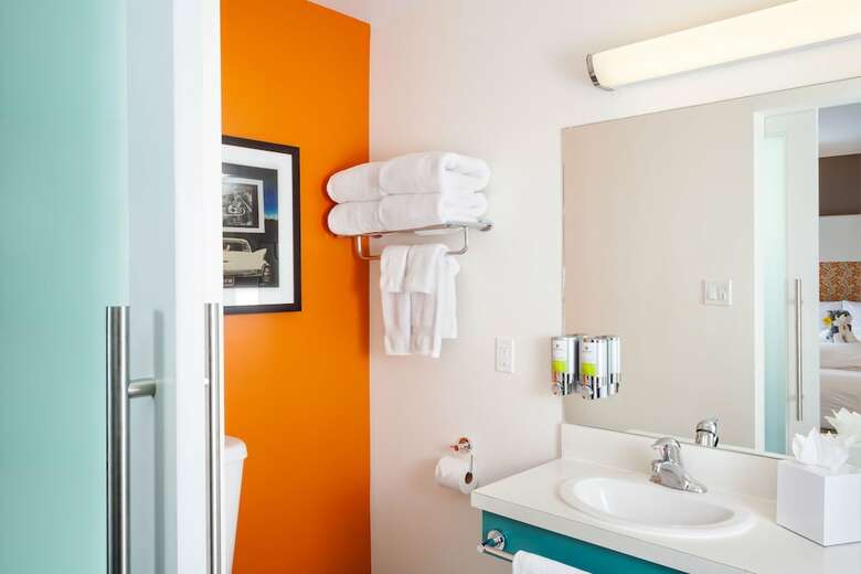 Hotel Staypineapple, University Inn, University District Seattle