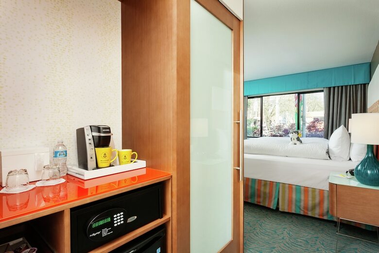 Hotel Staypineapple, University Inn, University District Seattle