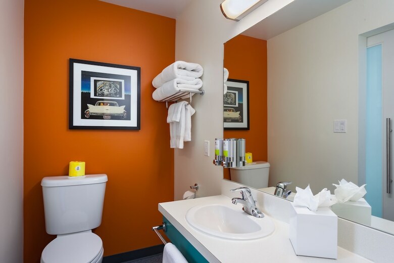 Hotel Staypineapple, University Inn, University District Seattle