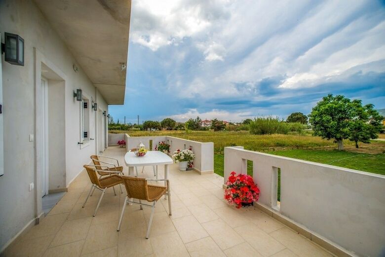 Tesys Studios & Apartments