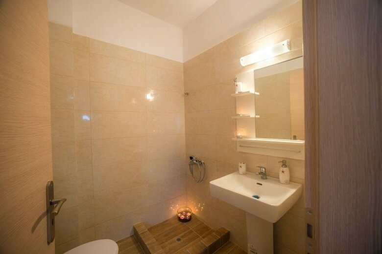 Tesys Studios & Apartments