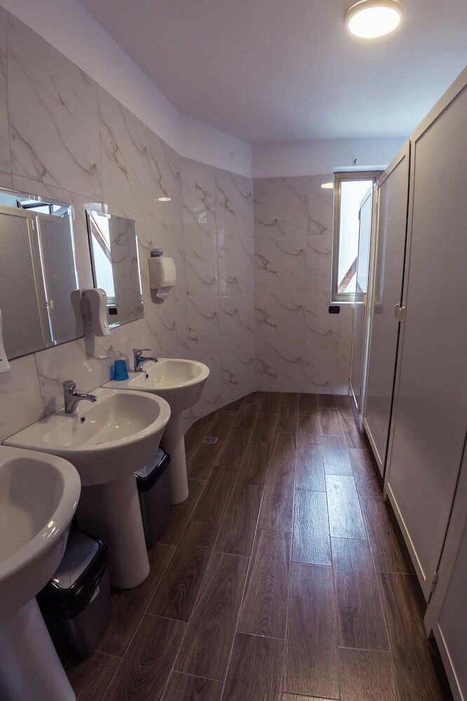 Hostal Art Hostel & Apartments
