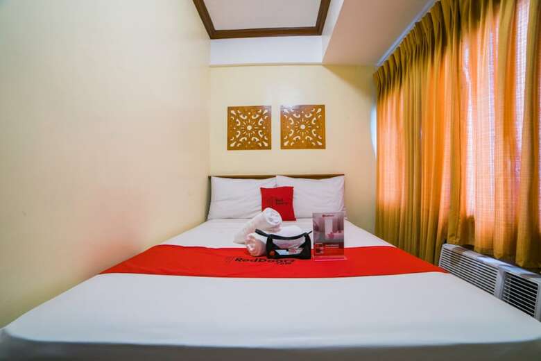 Hotel Reddoorz @ Moonwalk Paranaque