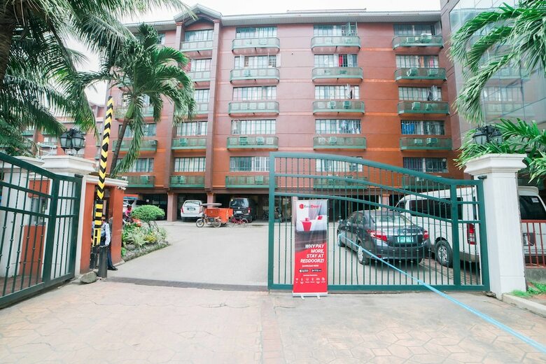 Hotel Reddoorz @ Moonwalk Paranaque