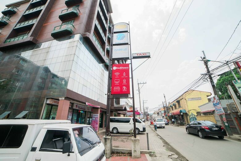 Hotel Reddoorz @ Moonwalk Paranaque
