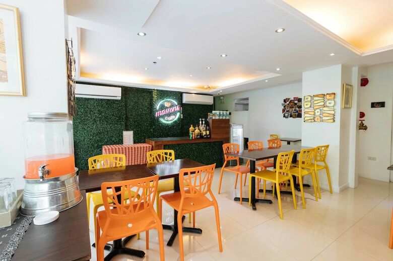 Hotel Reddoorz Plus @ Poblacion Makati