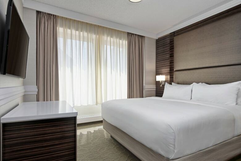 Delta Hotels By Marriott Edmonton Centre Suites