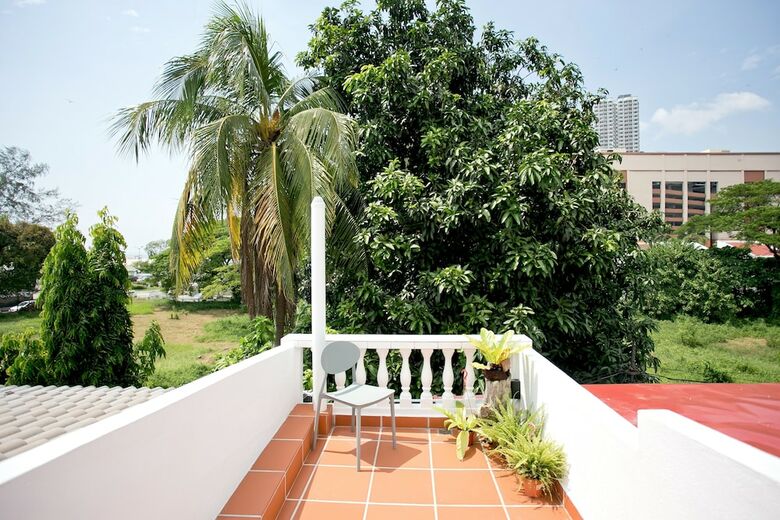 Hotel 16 Gurney Homestay