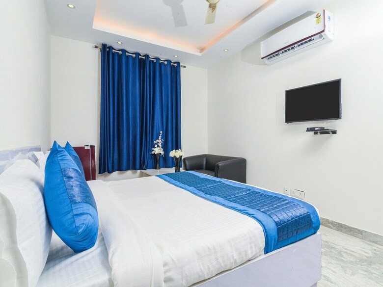 Hotel Oyo 15623 Golden Crystal