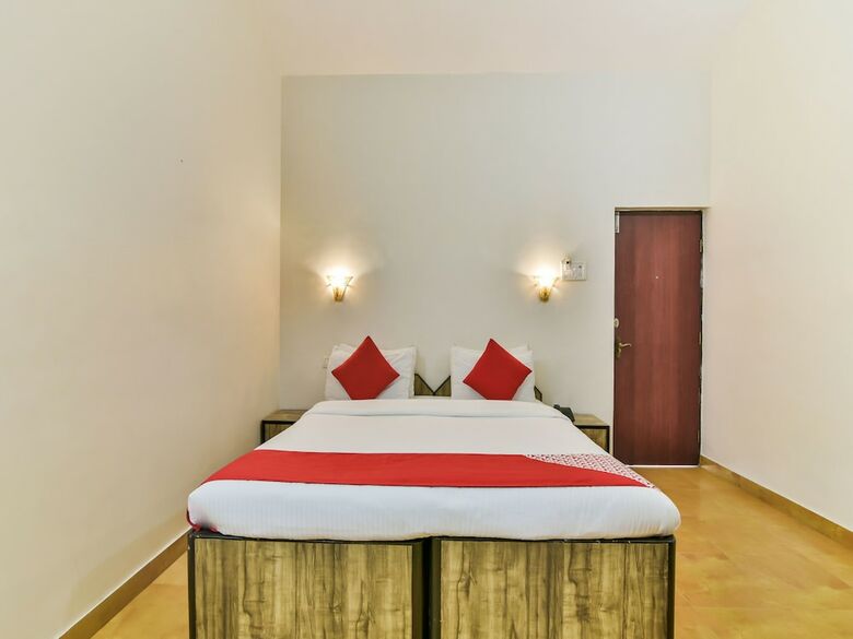 Hotel Oyo 4977 Kristal Sands Beach Resort