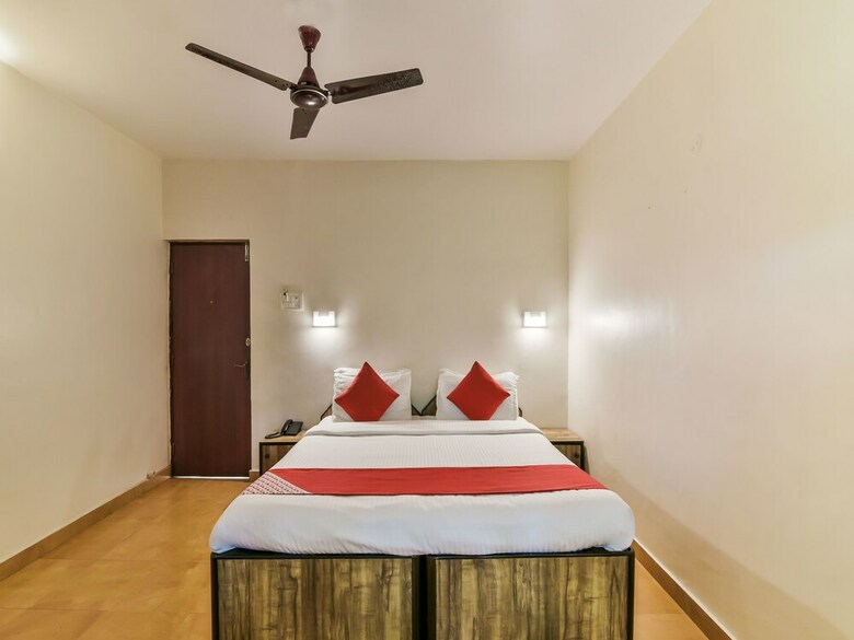 Hotel Oyo 4977 Kristal Sands Beach Resort