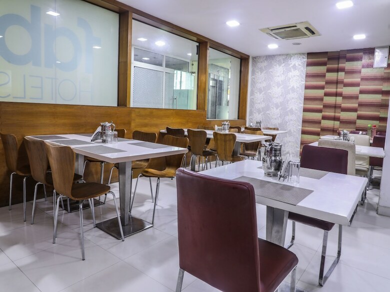 Oyo 16436 V Hotels