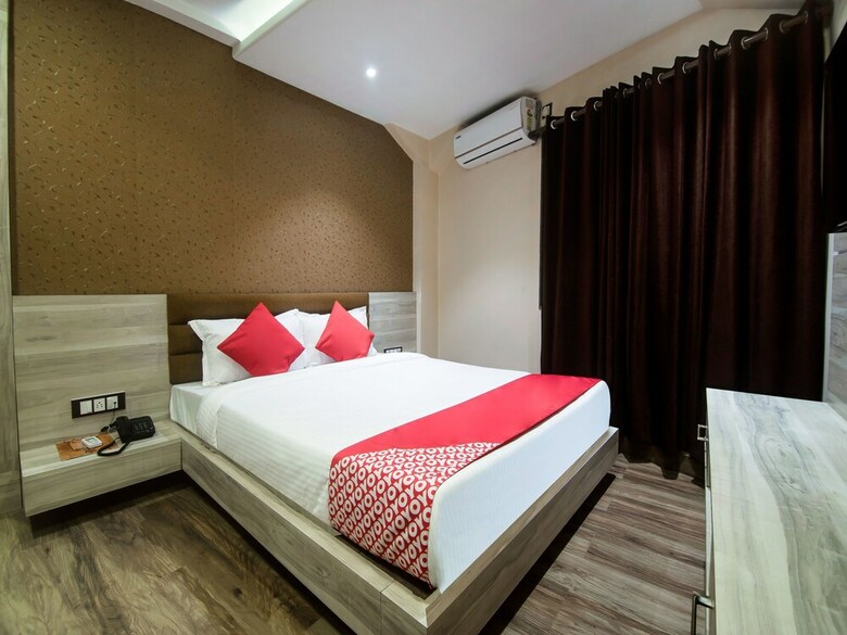 Oyo 14869 Hotel Apollo