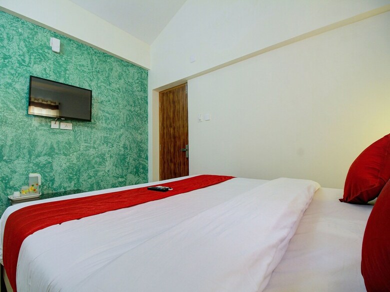Hotel Oyo 14240 Mohan Residency