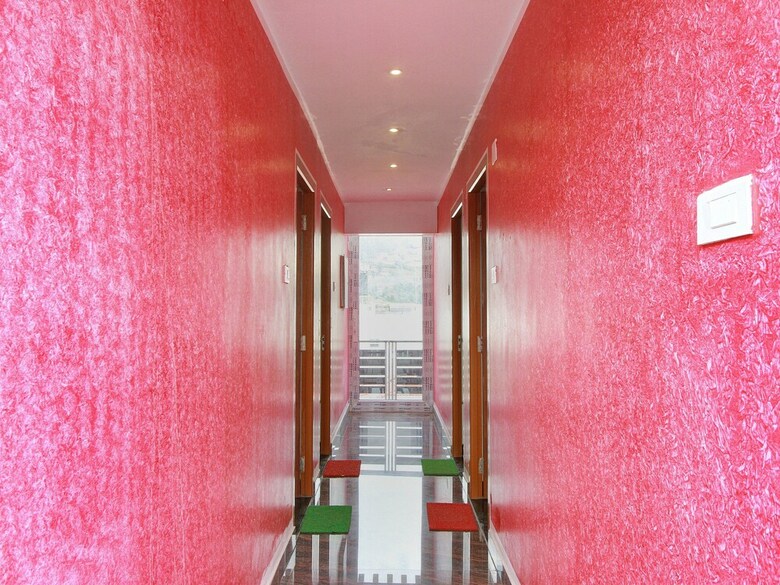 Hotel Oyo 14240 Mohan Residency