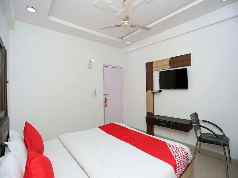 Oyo 13125 Hotel Gwal Palace
