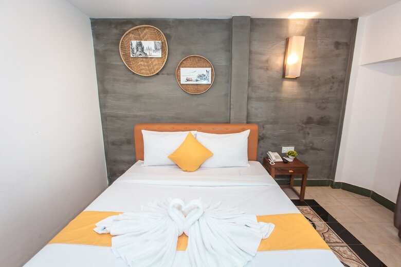Grand Elevation Hotel