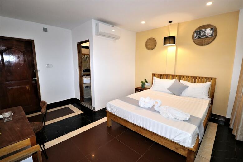 Grand Elevation Hotel