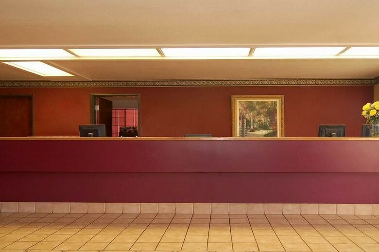Hotel Us Travelers Inn & Suites