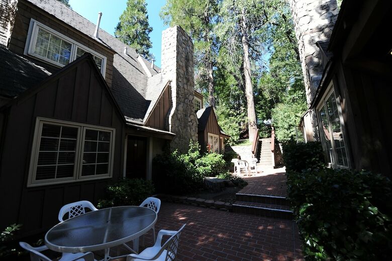 Hotel Saddleback Inn