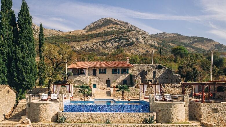 Talici Hill - Rustic Villas