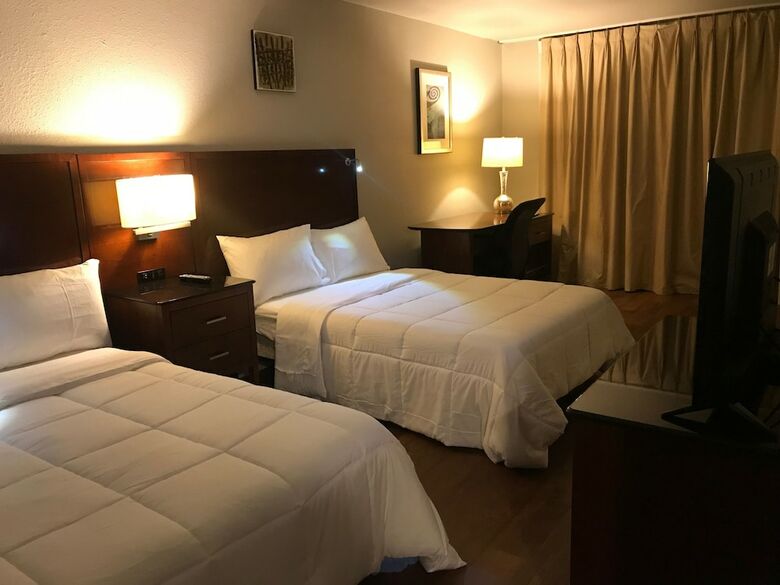 Stratus Suites - Boutique Hotel