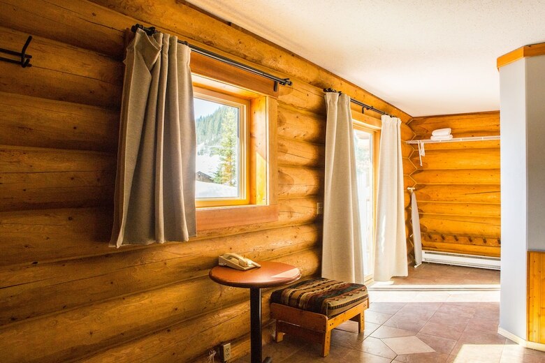 Cabana Glacier House Resort