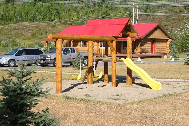 Cabana Glacier House Resort