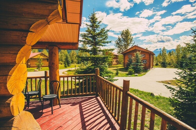 Cabana Glacier House Resort