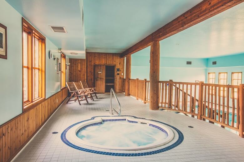 Cabana Glacier House Resort