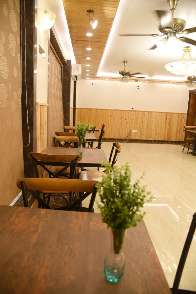 Hostal Atlanta At New Delhi Train Station