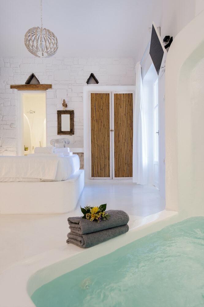Zefi Hotel & Suites