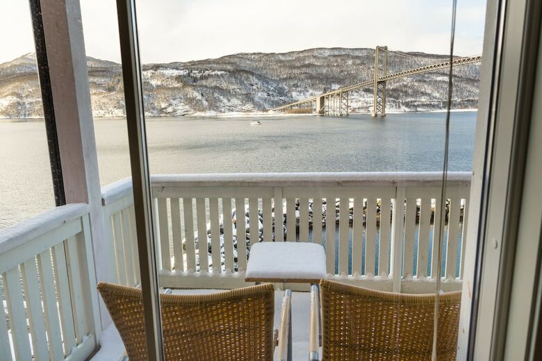 Cabana Tjeldsundbrua Maritime