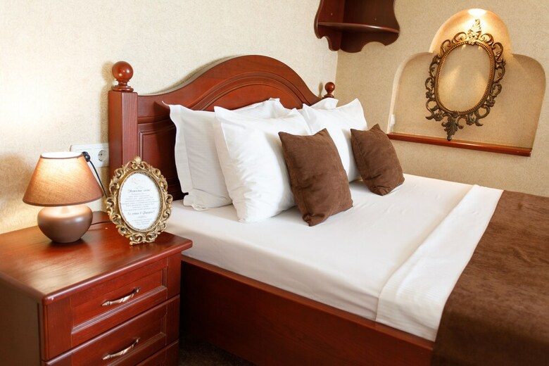 Hotel Royal Suite Near Lake