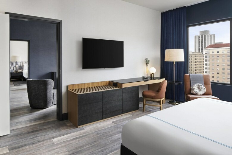 The Oaklander Hotel, Autograph Collection