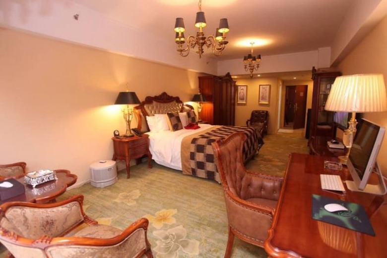 Chengdu Longhu Beach Hotel