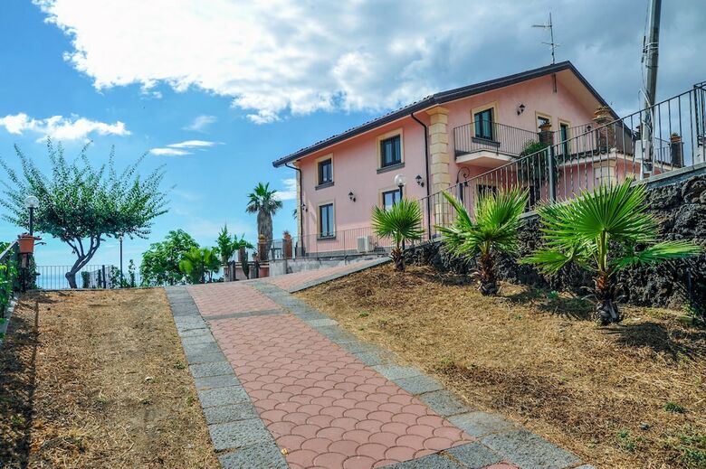 Hotel La Casa Rosa