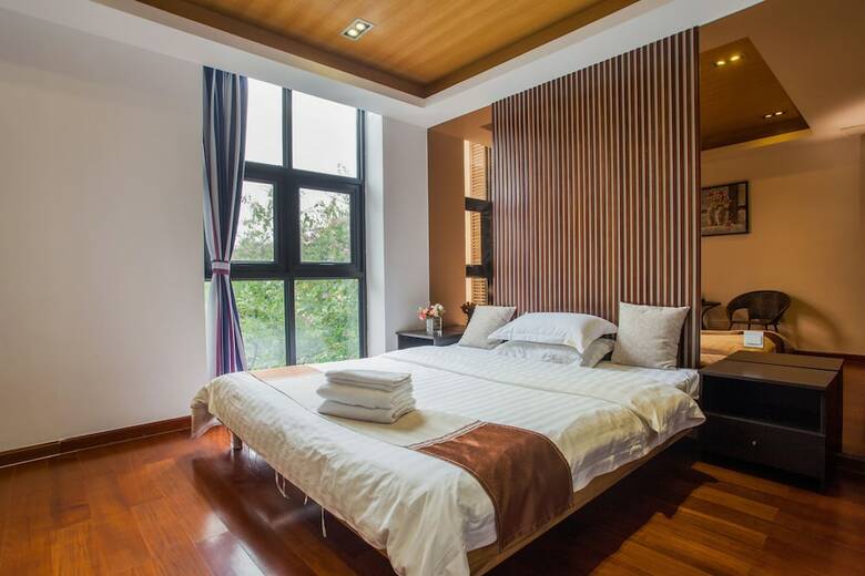 Deluxe Villa In Mingyue Mountain And Stream