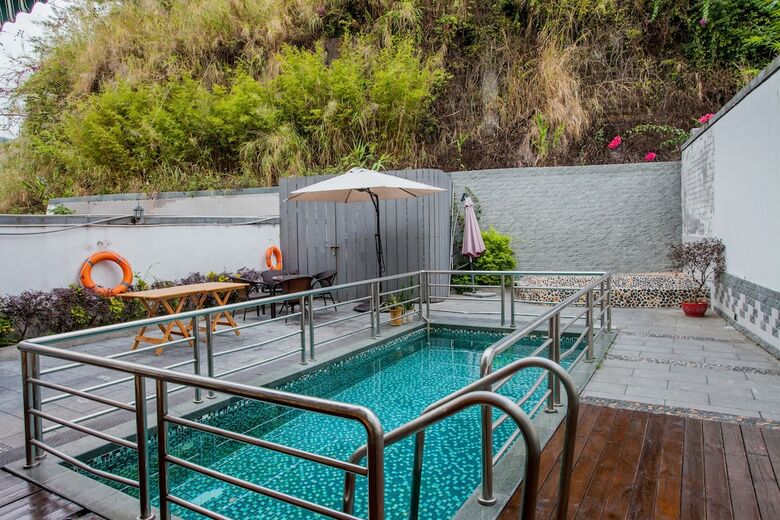 Deluxe Villa In Mingyue Mountain And Stream