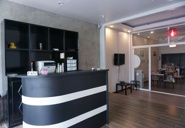 Hostal Sleep Lizm Hostel - Adults Only