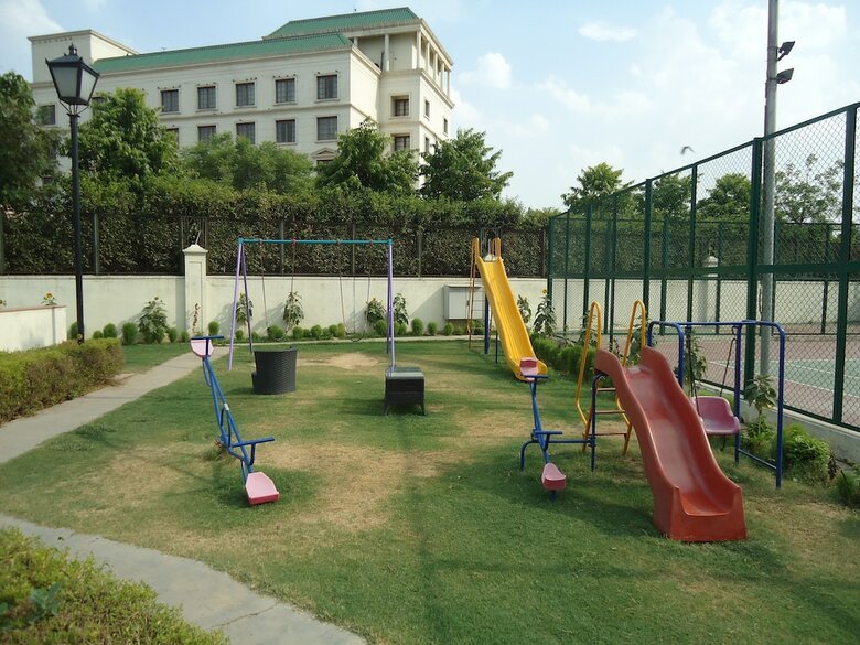 Hotel Dlf Club 3